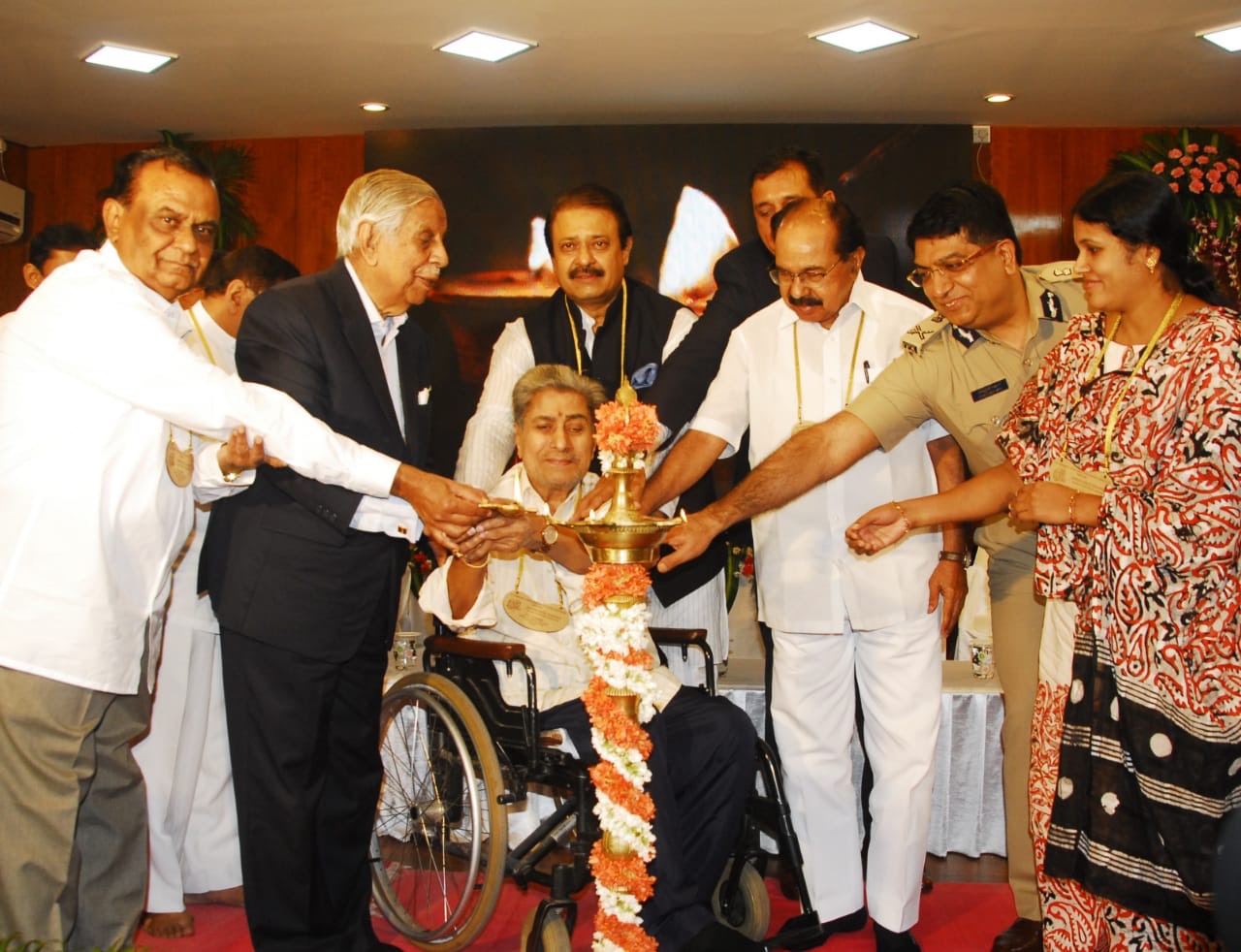 ಶಿಕ್ಷಣ ಸಂಸ್ಥೆಗಳು ವಿದ್ಯಾರ್ಥಿಗಳನ್ನು ಜಾಗತಿಕ ನಾಗರಿಕರನ್ನಾಗಿ ರೂಪಿಸಲಿ: ಮಾಜಿ ಸಿಎಂ ವೀರಪ್ಪ ಮೊಯ್ಲಿ