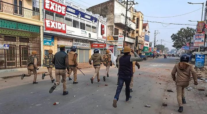 ಗಲಭೆ ಆರೋಪಿಗಳ ಆಸ್ತಿ ಜಪ್ತಿ: ಉ.ಪ್ರ. ಸರಕಾರದ ಕ್ರಮಕ್ಕೆ ಕಾನೂನು ಬೆಂಬಲ ಇಲ್ಲ ಎಂದ ವಕೀಲರು