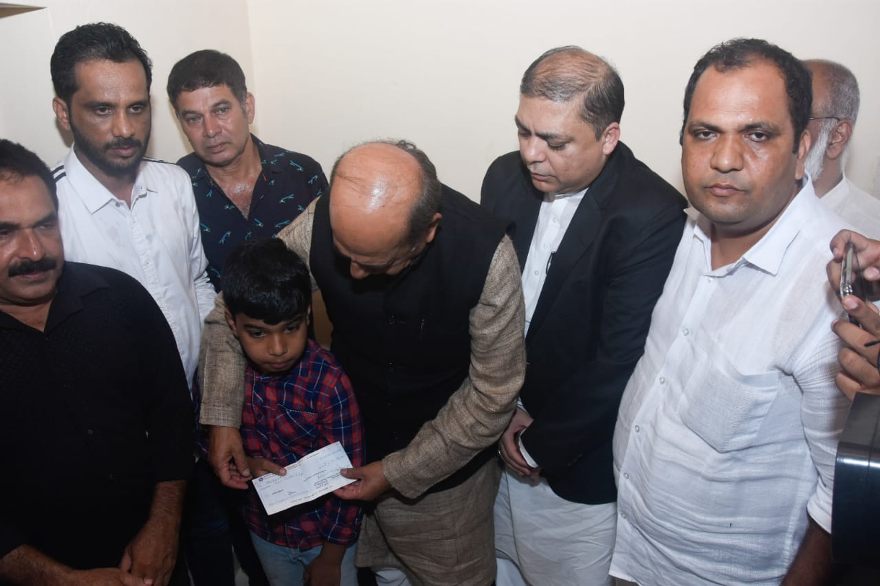 ಮಂಗಳೂರು: ಗೋಲಿಬಾರ್ ನಲ್ಲಿ ಮೃತರ ಕುಟುಂಬಕ್ಕೆ ತೃಣಮೂಲ ಕಾಂಗ್ರೆಸ್ ನಿಂದ ಪರಿಹಾರ ವಿತರಣೆ