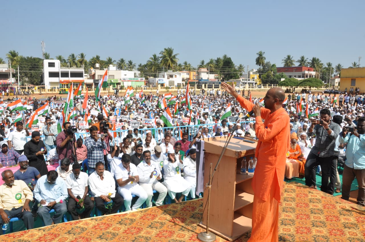 ಪಂಕ್ಚರ್ ಹಾಕುವವರಿಂದಲ್ಲ, ಪಾರ್ಲಿಮೆಂಟ್‍ನಲ್ಲಿ ಕುಳಿತಿರುವವರಿಂದ ದೇಶ ಹಾಳಾಗಿದೆ: ಜ್ಞಾನಪ್ರಕಾಶ್ ಸ್ವಾಮೀಜಿ