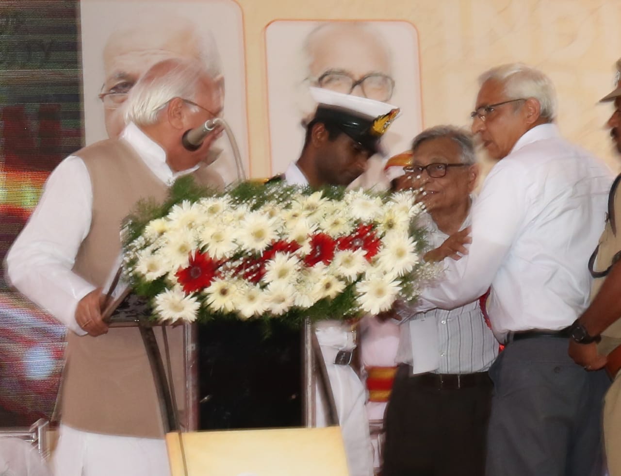 ಕಣ್ಣೂರು ವಿ.ವಿ.ಯಲ್ಲಿ ಕೇರಳ ರಾಜ್ಯಪಾಲರ ವಿರುದ್ಧ ಇತಿಹಾಸಕಾರ ಇರ್ಫಾನ್ ಹಬೀಬ್ ಸಹಿತ ಹಲವರಿಂದ ಪ್ರತಿಭಟನೆ