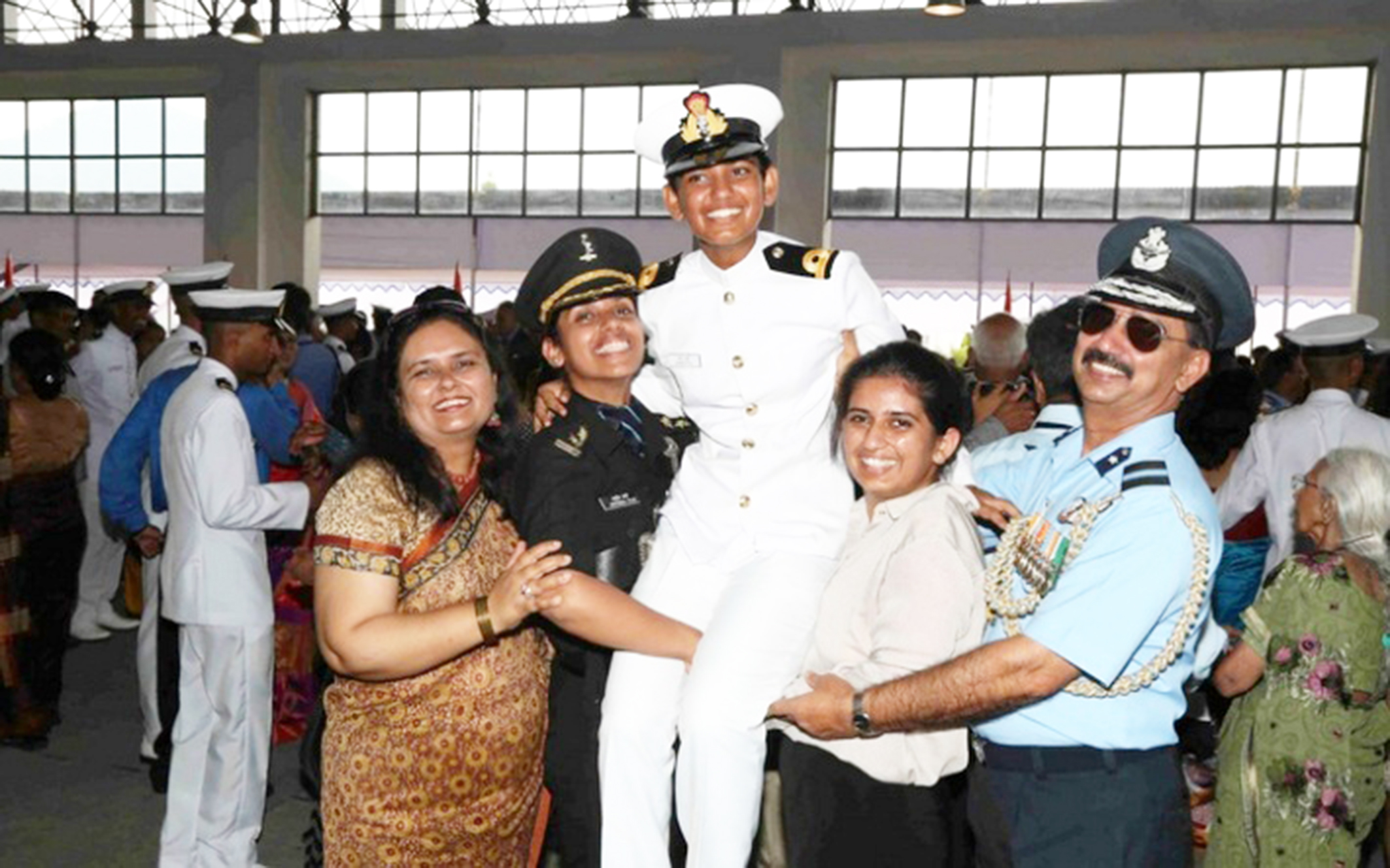 ನೌಕಾಪಡೆಯ ಮೊದಲ ಮಹಿಳಾ ಪೈಲೆಟ್