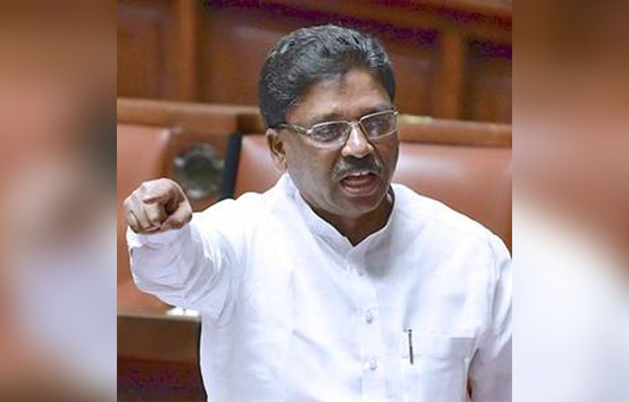 ಬಿಜೆಪಿ ಅಭ್ಯರ್ಥಿ ಆನಂದ್‌ ಸಿಂಗ್ ಹಣದ ರಾಜ: ವಿ.ಎಸ್.ಉಗ್ರಪ್ಪ