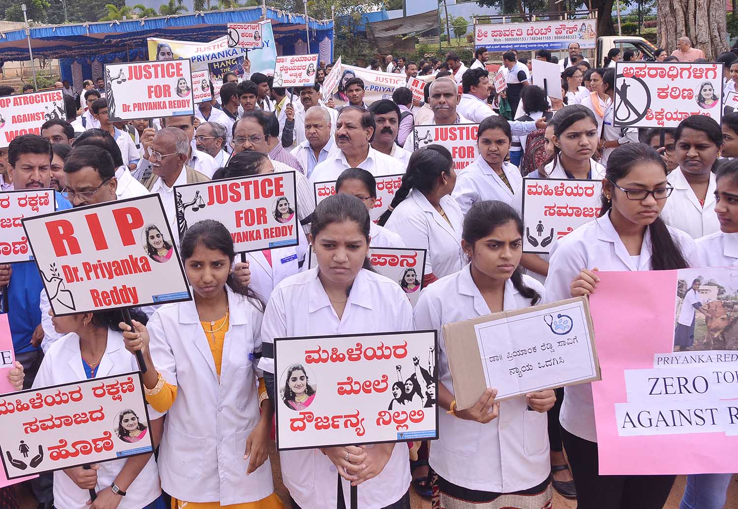 ವೈದ್ಯೆಯ ಅತ್ಯಾಚಾರ, ಕೊಲೆ ಪ್ರಕರಣ: ತಪ್ಪಿತಸ್ಥರಿಗೆ ಕಠಿಣ ಶಿಕ್ಷೆಗೆ ವಿದ್ಯಾರ್ಥಿನಿಯರ ಪಟ್ಟು