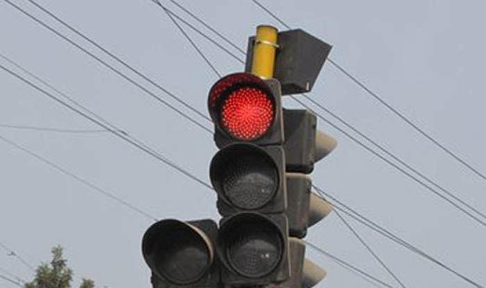 ಟ್ರಾಫಿಕ್ ಸಿಗ್ನಲ್ ಬ್ಯಾಟರಿ ಕದ್ದ ಚೋರರು
