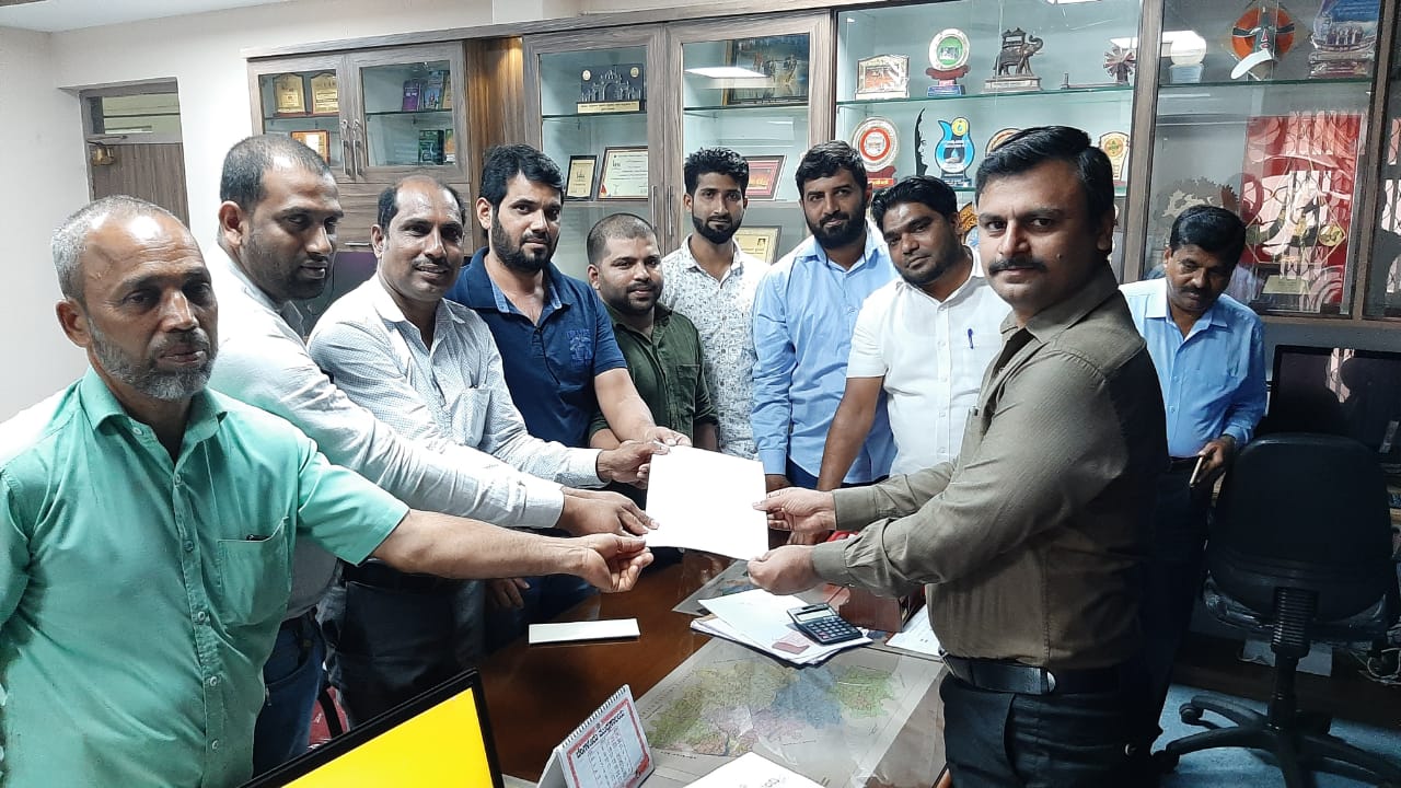 ರಸ್ತೆ ದುರಸ್ತಿಗೆ ಒತ್ತಾಯಿಸಿ ಎಸ್ ಡಿ ಪಿ ಐ ಸಮಿತಿ ವತಿಯಿಂದ ಮನವಿ