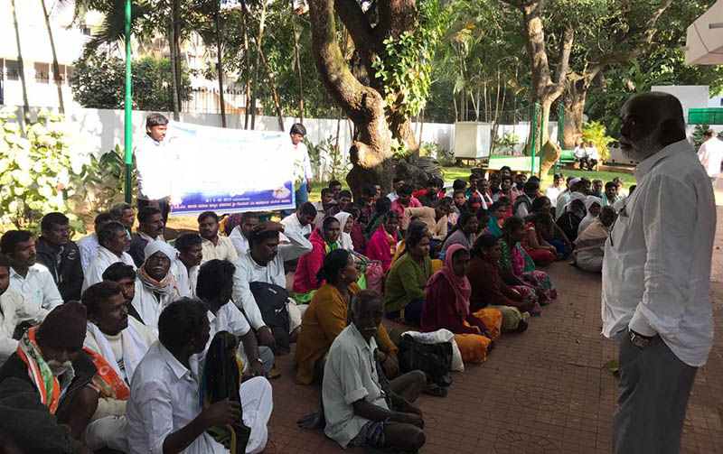 ಉಪಮುಖ್ಯಮಂತ್ರಿ, ಸಚಿವ ಶ್ರೀರಾಮುಲು ನಿವಾಸಕ್ಕೆ ದಸಂಸ ಕಾರ್ಯಕರ್ತರ ಮುತ್ತಿಗೆ