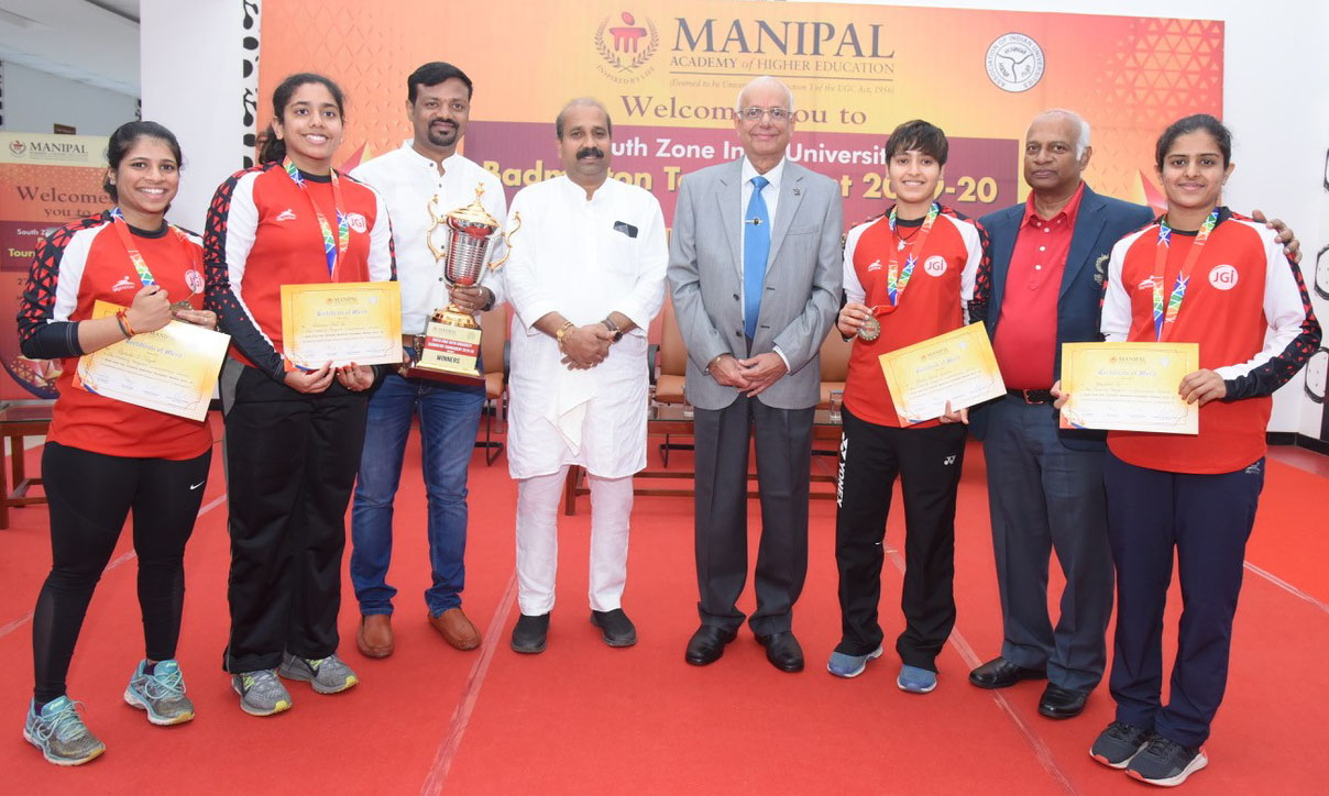 ದ.ವಲಯ ಅಂತರ ವಿವಿ ಮಹಿಳಾ ಬ್ಯಾಡ್ಮಿಂಟನ್ : ಪ್ರಶಸ್ತಿ ಉಳಿಸಿಕೊಂಡ ಜೈನ್ ವಿವಿ, ಕಲ್ಲಿಕೋಟೆ ರನ್ನರ್‌ಅಪ್