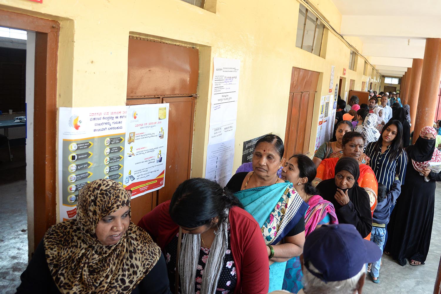 ಉಪಚುನಾವಣೆ: ಕಾರ್ಯಕರ್ತರ ನಡುವೆ ಮಾತಿನ ಚಕಮಕಿ