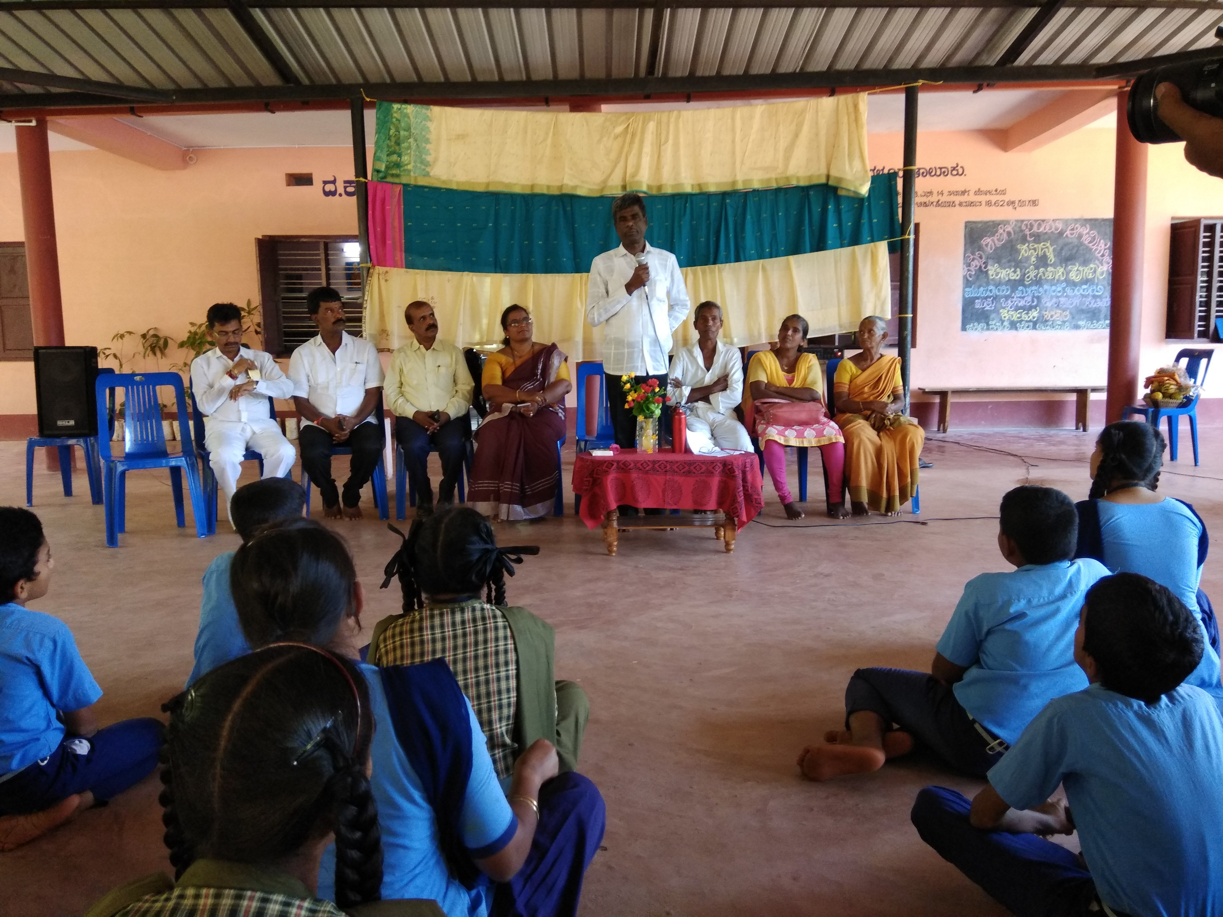 ಹರೇಕಳ : ಹಾಜಬ್ಬ ಶಾಲೆಗೆ ಕೋಟ ಶ್ರೀನಿವಾಸ ಪೂಜಾರಿ ಭೇಟಿ