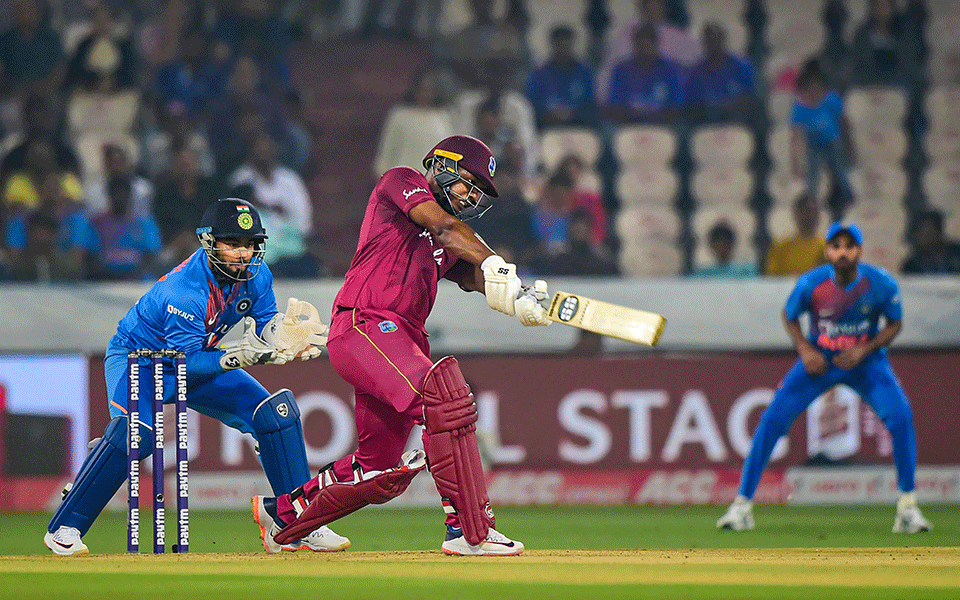 ಮೊದಲ ಟ್ವೆಂಟಿ-20 : ಭಾರತದ ಗೆಲುವಿಗೆ 208 ರನ್‌ಗಳ ಸವಾಲು