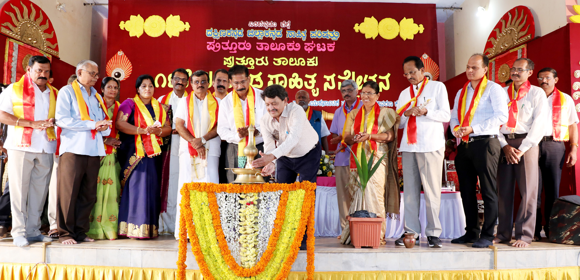 ಭಾರತವನ್ನು ಹಳ್ಳಿಯ ಬಾಗಿಲಲ್ಲಿ ನಿಂತು ಪರಿಭಾವಿಸಬೇಕು-ಡಾ. ನರೇಂದ್ರ ರೈ ದೇರ್ಲ