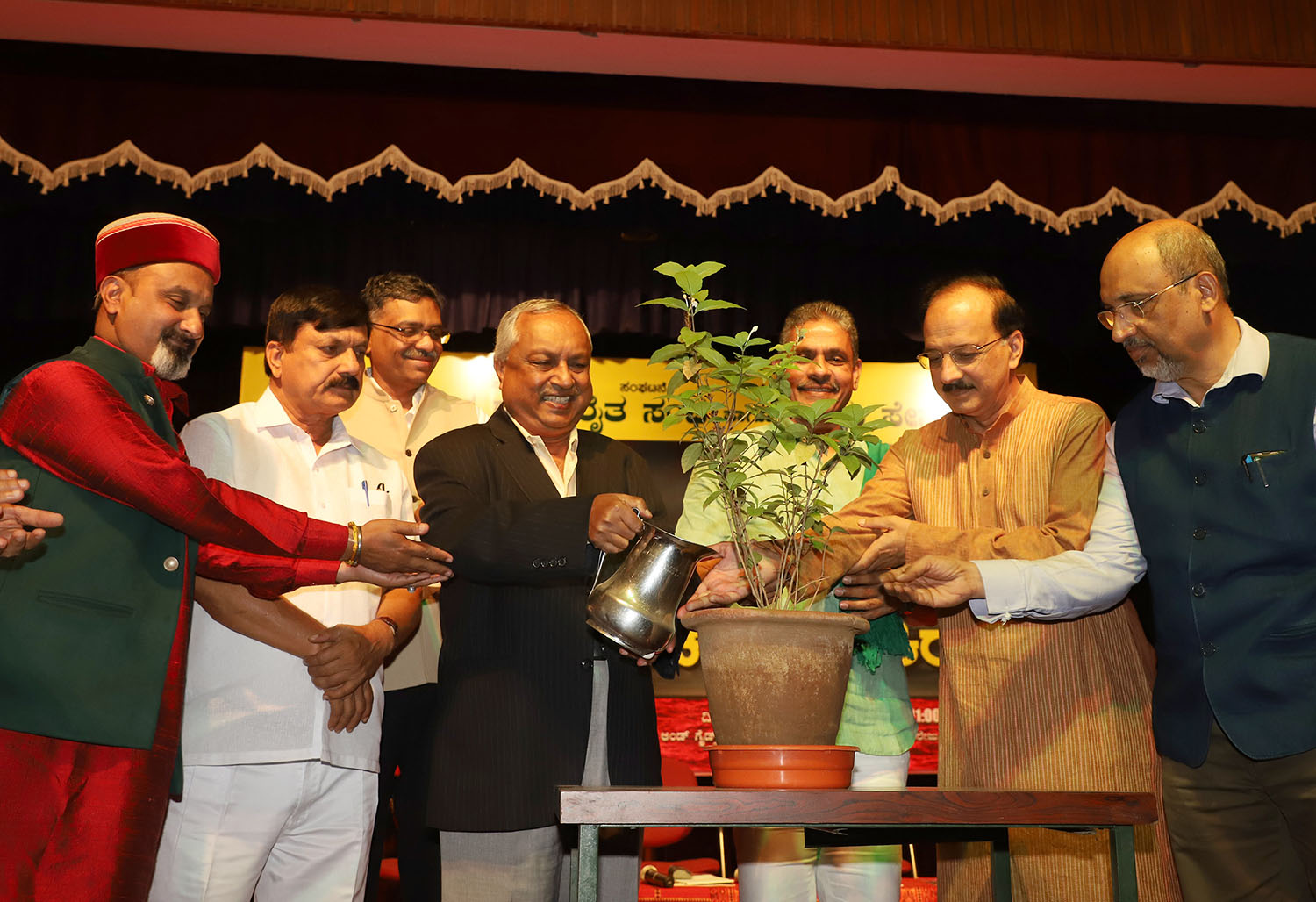 ಭಾರತದ ಮಾರುಕಟ್ಟೆಗಳಿಗೆ ಮುಕ್ತ ಪ್ರವೇಶಕ್ಕೆ ಪರಿತಪಿಸುತ್ತಿರುವ ವಿದೇಶಗಳು: ಜೈನ್ ಮೆಹ್ತಾ