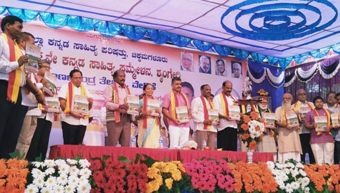 ಮನು ಬಳಿಗಾರ್ ಗೆ ನಾಡೋಜ ಪ್ರಶಸ್ತಿ ನೀಡಿ ಪ್ರಶಸ್ತಿಯ ಗೌರವ ಕಳೆದಂತಾಗಿದೆ: ಕುಂ.ವೀರಭದ್ರಪ್ಪ