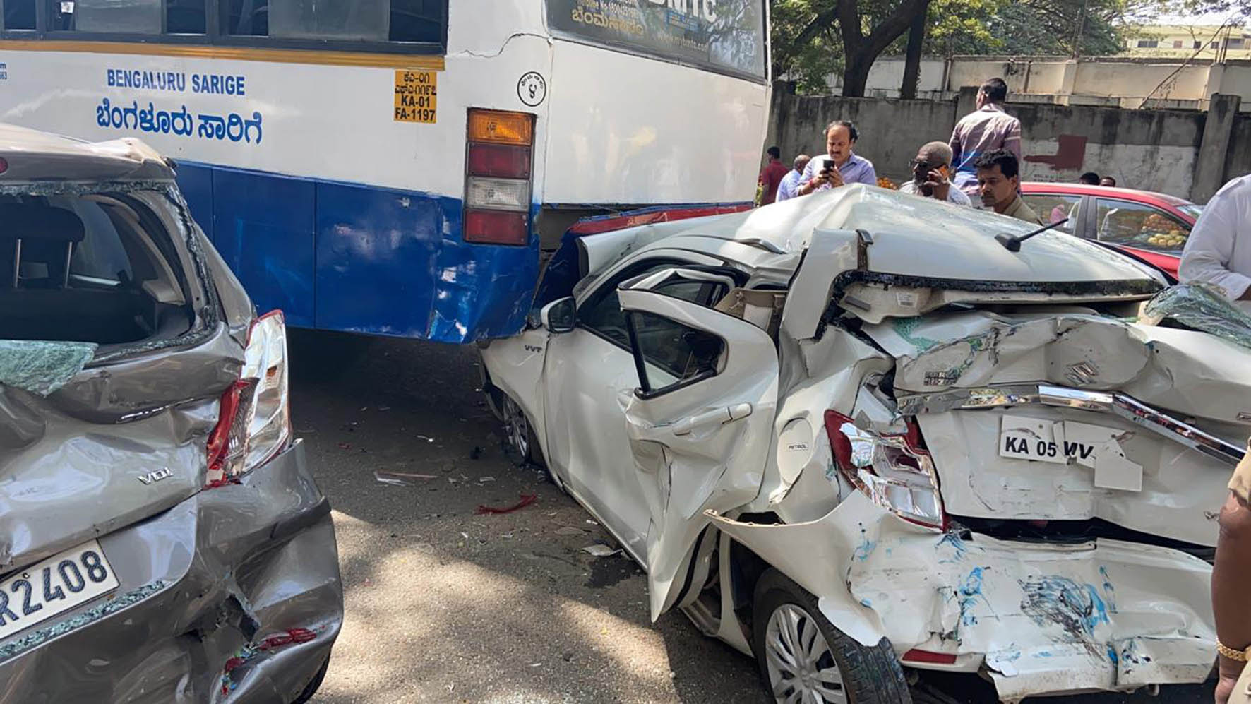 ಸರಣಿ ಅಪಘಾತ: ಆರು ಕಾರು, ಬಿಎಂಟಿಸಿ ಬಸ್‌ಗೆ ಹಾನಿ