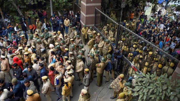 ಎಡಪಂಥೀಯ ಕಾರ್ಯಕರ್ತರ ಅತಿರೇಕದ ವರ್ತನೆ ಎಂದ ಶಿಕ್ಷಣ ತಜ್ಞರು, ಪ್ರಧಾನಿಗೆ ಪತ್ರ