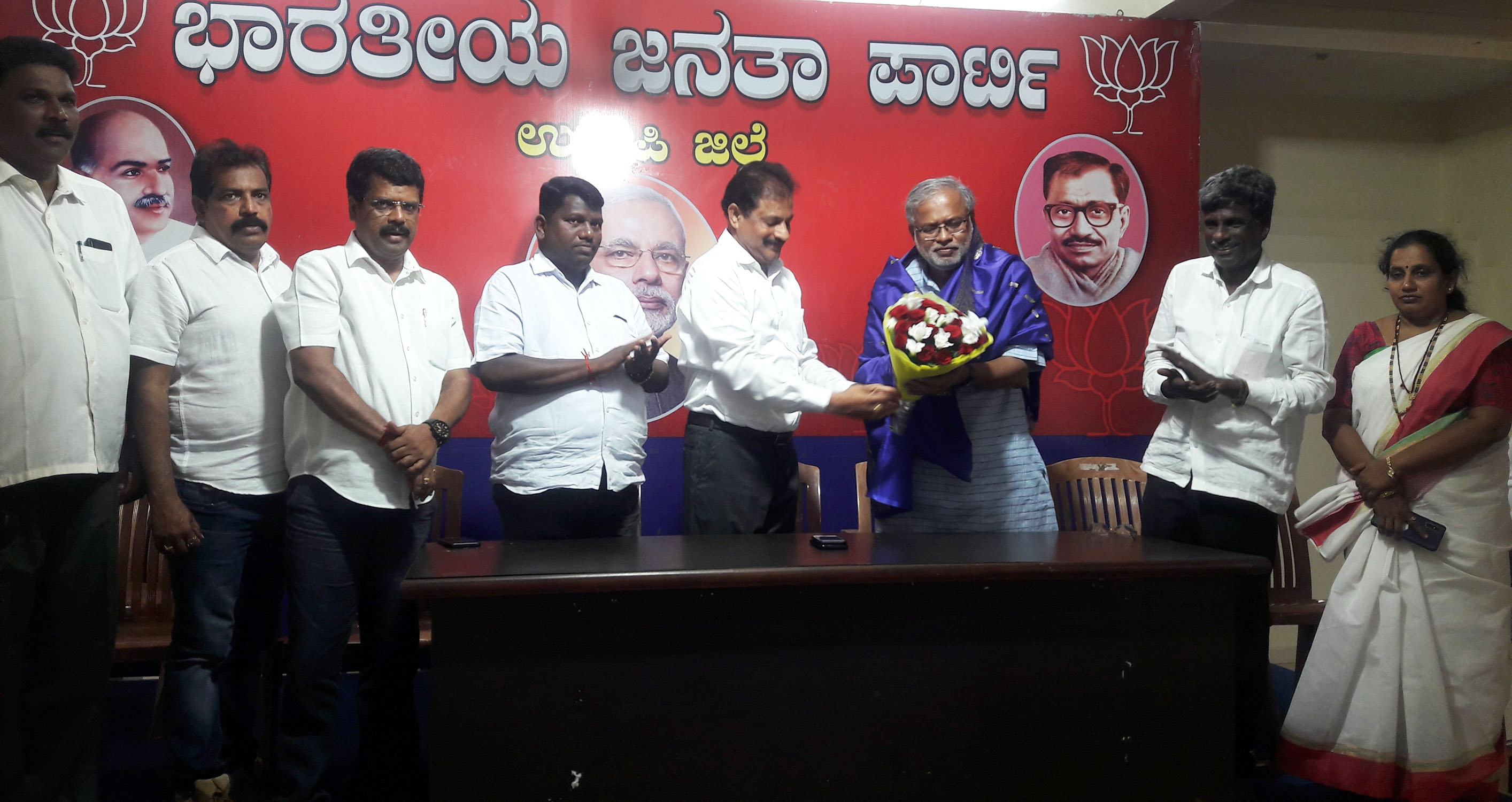 ಇಂಗ್ಲಿಷ್ ಮಾಧ್ಯಮದ ಬದಲು ಭಾಷೆಯನ್ನಾಗಿ ಕಲಿಸಲು ಚಿಂತನೆ: ಸುರೇಶ್ ಕುಮಾರ್