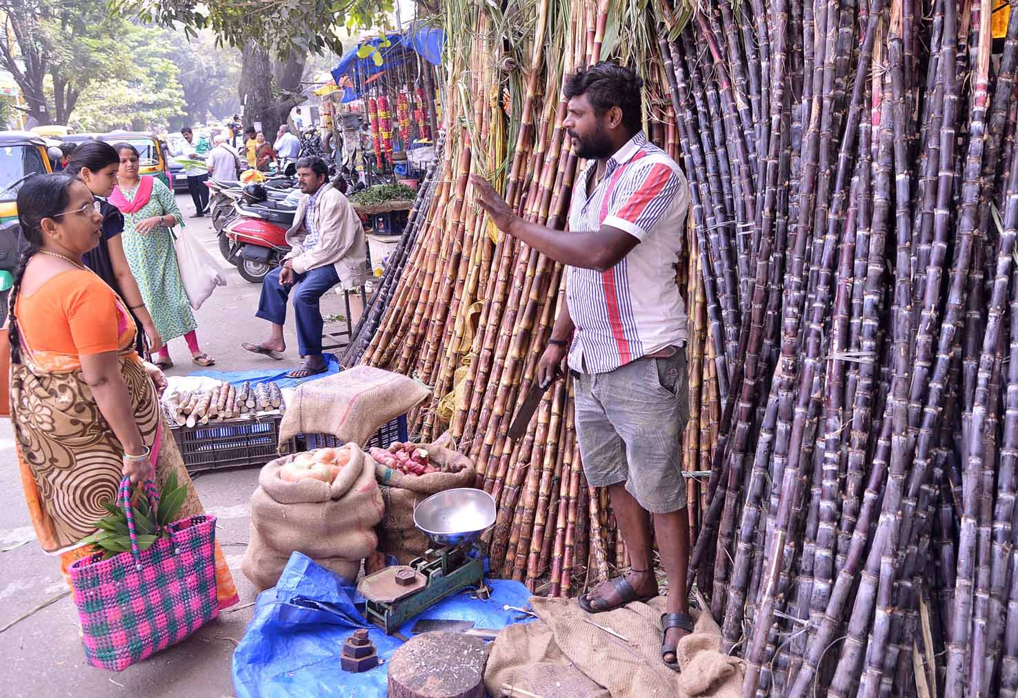 ಸಂಕ್ರಾಂತಿ ಸಂಭ್ರಮ: ಬೆಂಗಳೂರಿನ ಮಾರುಕಟ್ಟೆಗಳಲ್ಲಿ ಭರ್ಜರಿ ವ್ಯಾಪಾರ
