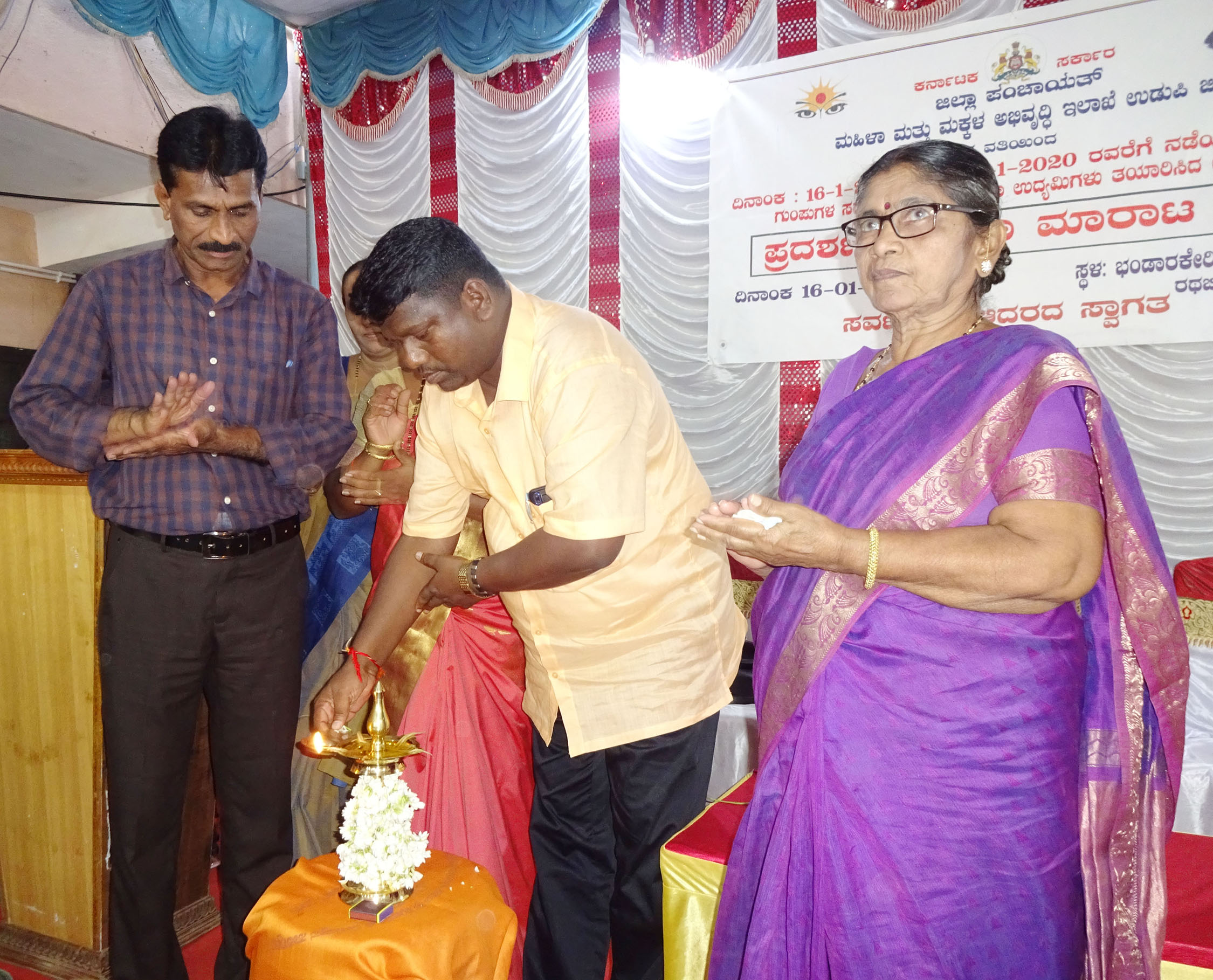 ಮಹಿಳಾ ಉದ್ಯಮಿಗಳಿಗೆ ಪ್ರೋತ್ಸಾಹ ನೀಡಿ: ದಿನಕರ ಬಾಬು