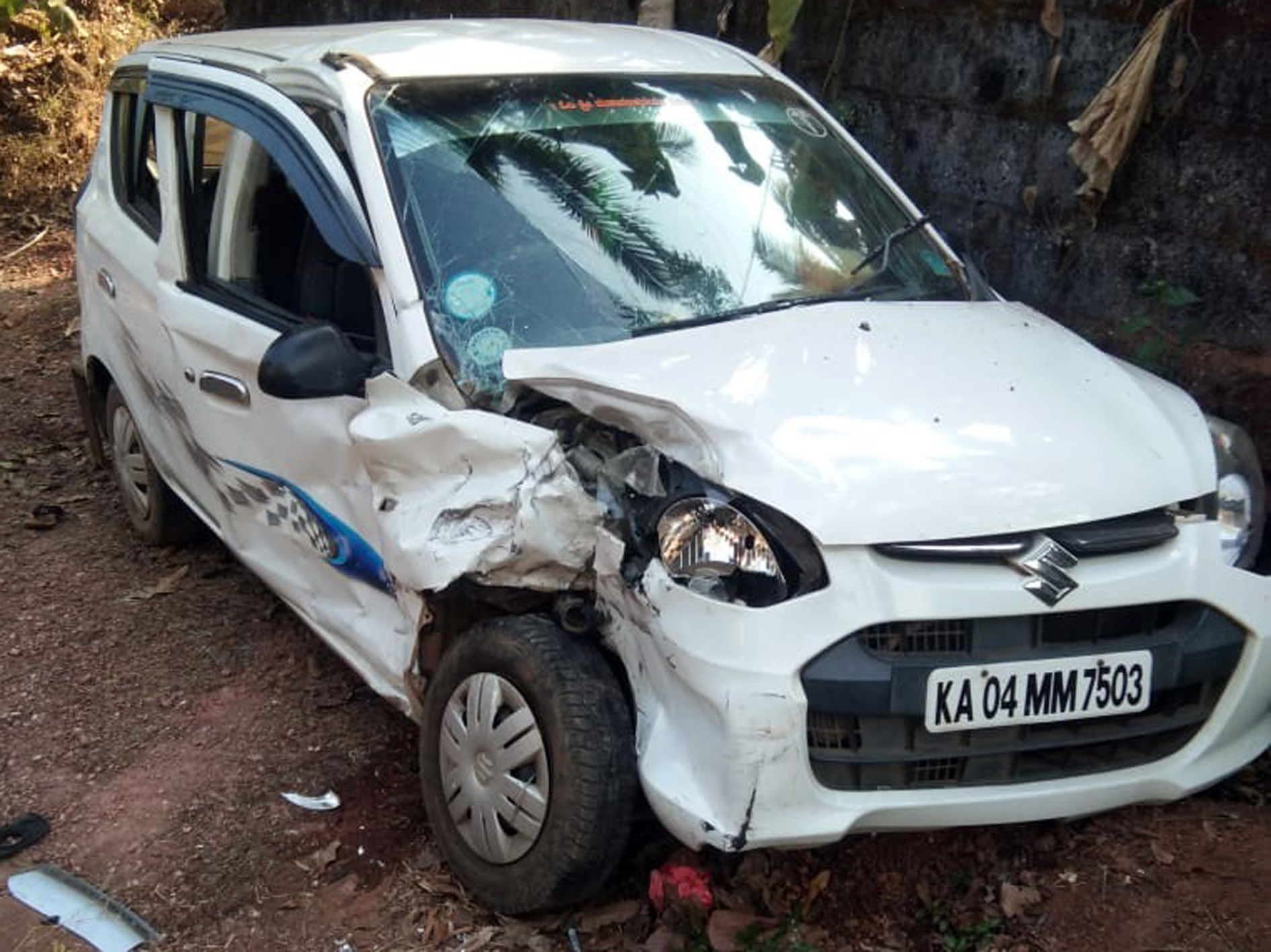 ಕಾರುಗಳ ನಡುವೆ ಢಿಕ್ಕಿ: ನಾಲ್ವರಿಗೆ ಗಾಯ