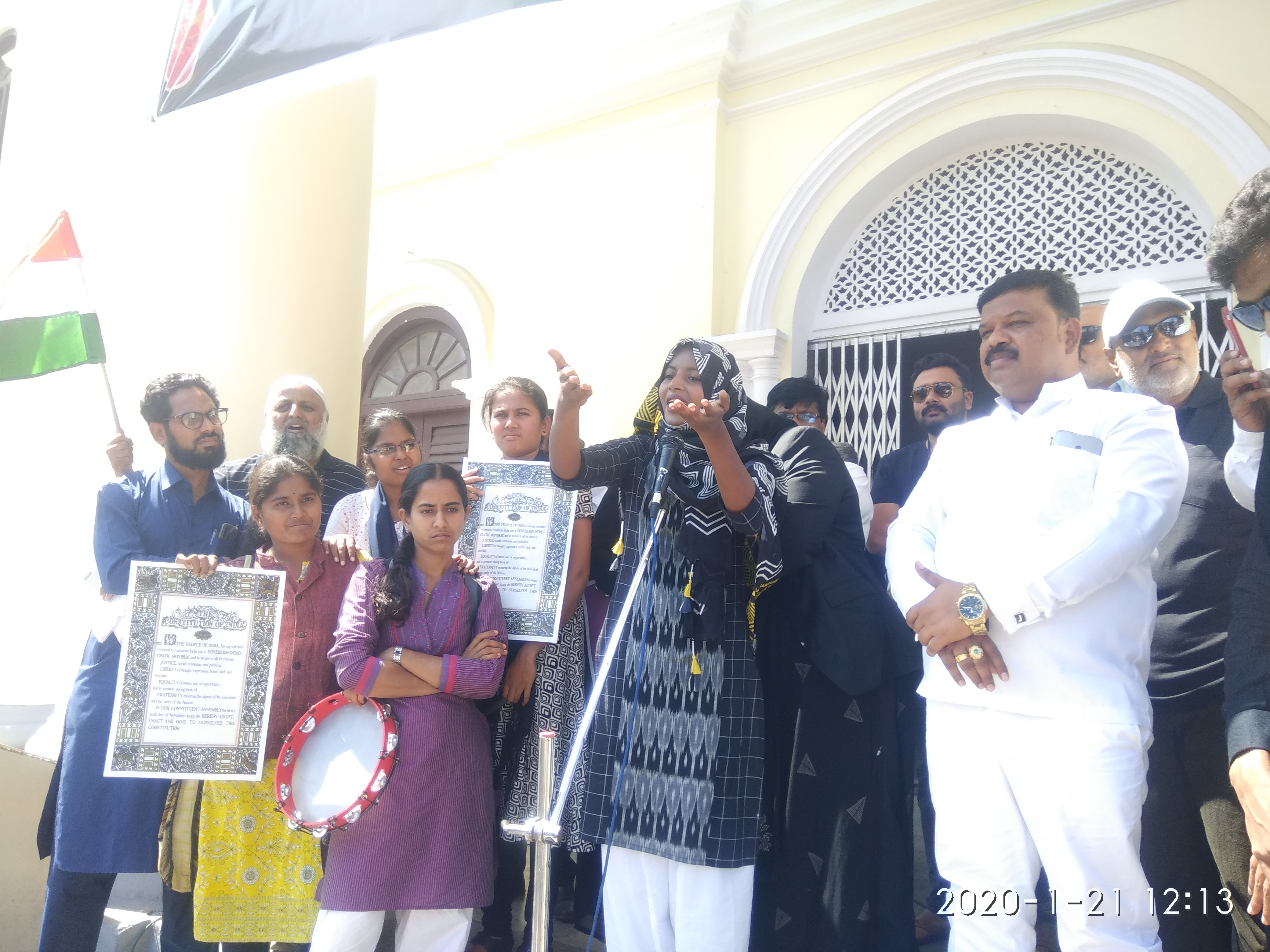 ಮೈಸೂರು: ಸಿಎಎ, ಎನ್‌ಆರ್‌ಸಿ ವಿರೋಧಿಸಿ ವಿದ್ಯಾರ್ಥಿಗಳ ಬೃಹತ್ ಪ್ರತಿಭಟನೆ