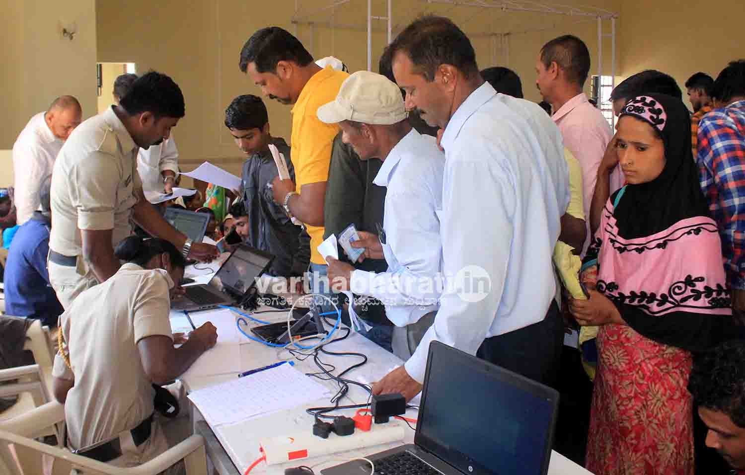 ಕೊಡಗಿನಲ್ಲಿ ದಿಢೀರ್ ಹೊರ ರಾಜ್ಯದ ಕಾರ್ಮಿಕರ ದಾಖಲೆ ಪರಿಶೀಲನೆ: ಅಸ್ಸಾಂ ಮೂಲದ ಕಾರ್ಮಿಕರಲ್ಲಿ ಆತಂಕ