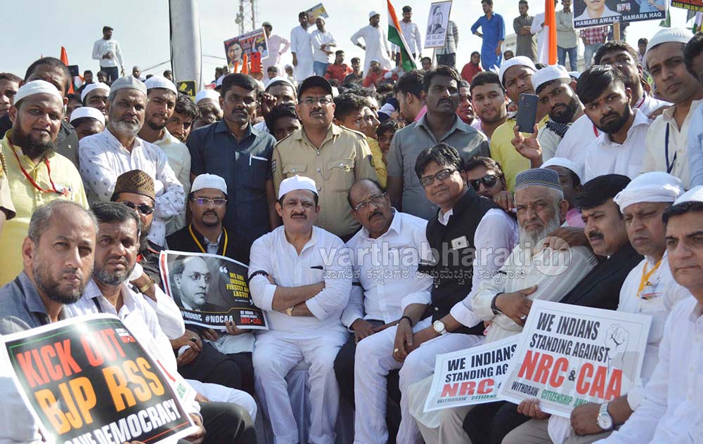 ಮೋದಿಯ ತಾಯಿ, ತಾತನ ಬಳಿ ಪೌರತ್ವ ದಾಖಲೆ ಇದೆಯೇ: ಝಮೀರ್ ಅಹ್ಮದ್ ಪ್ರಶ್ನೆ