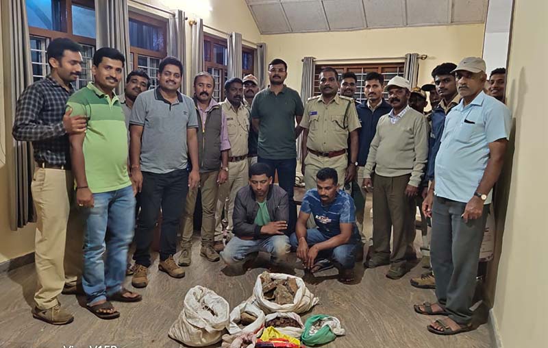 ಪಟ್ಟಿಘಾಟ್ ಮೀಸಲು ಅರಣ್ಯದಲ್ಲಿ ಹರಳು ಕಲ್ಲು ದಂಧೆ: ಇಬ್ಬರ ಬಂಧನ