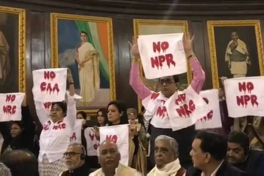 ಸಿಎಎ ಕುರಿತು ರಾಷ್ಟ್ರಪತಿ ಭಾಷಣ ವಿರೋಧಿಸಿ ವಿಪಕ್ಷಗಳಿಂದ ಪ್ರತಿಭಟನೆ: ನೋ ಸಿಎಎ ಪೋಸ್ಟರ್ ಪ್ರದರ್ಶನ