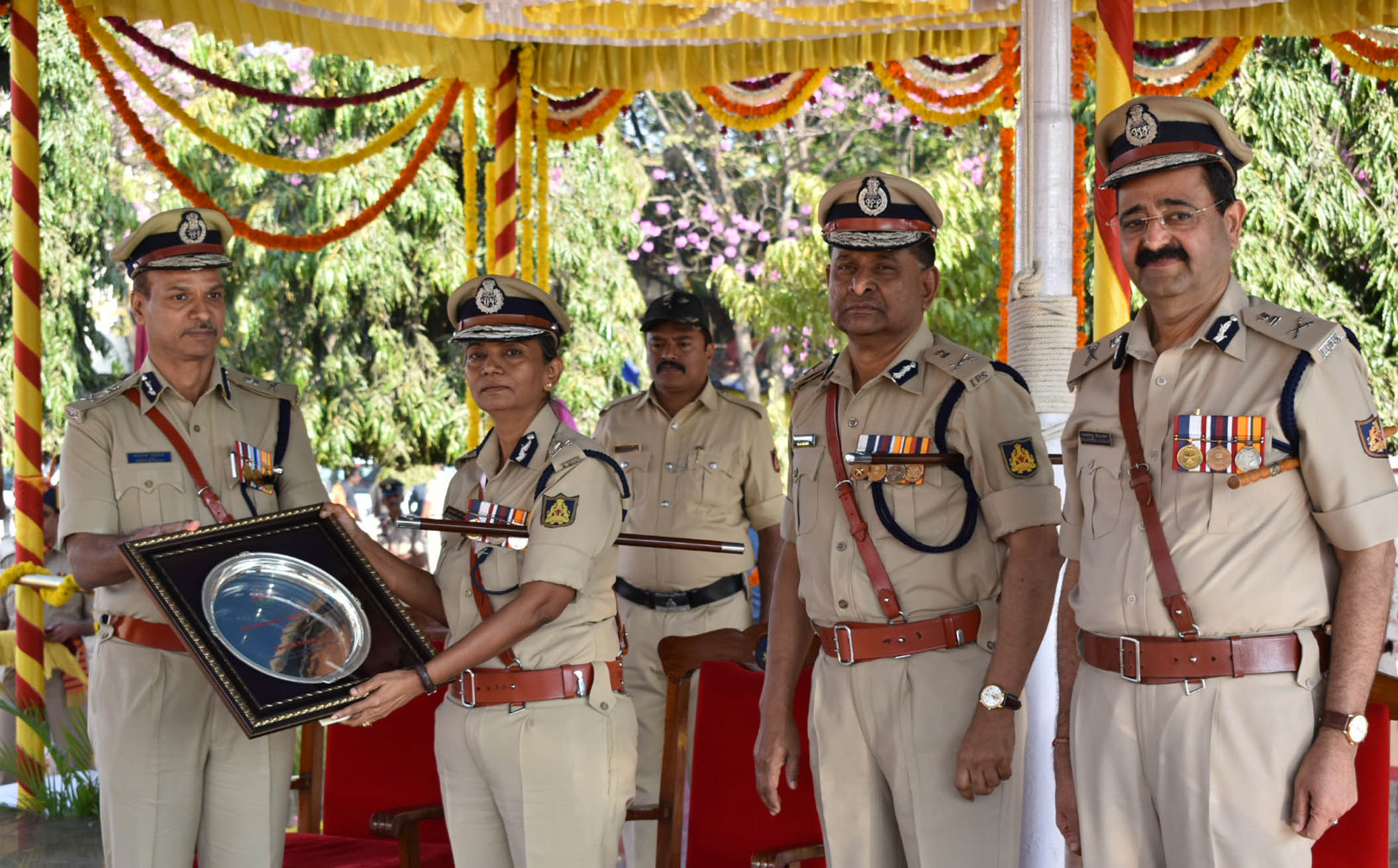 ಪ್ರಪ್ರಥಮ ಮಹಿಳಾ ಡಿಜಿ ಸೇರಿ ಮೂವರಿಗೆ ಆತ್ಮೀಯ ಬೀಳ್ಕೊಡುಗೆ