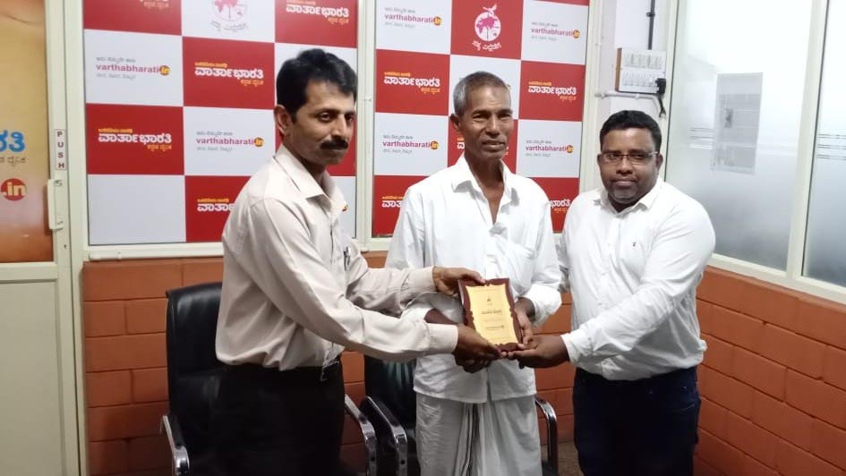 ‘ವಾರ್ತಾಭಾರತಿ’ ಕಚೇರಿಗೆ ಪದ್ಮಶ್ರೀ ಪುರಸ್ಕೃತ ಹರೇಕಳ ಹಾಜಬ್ಬ ಭೇಟಿ