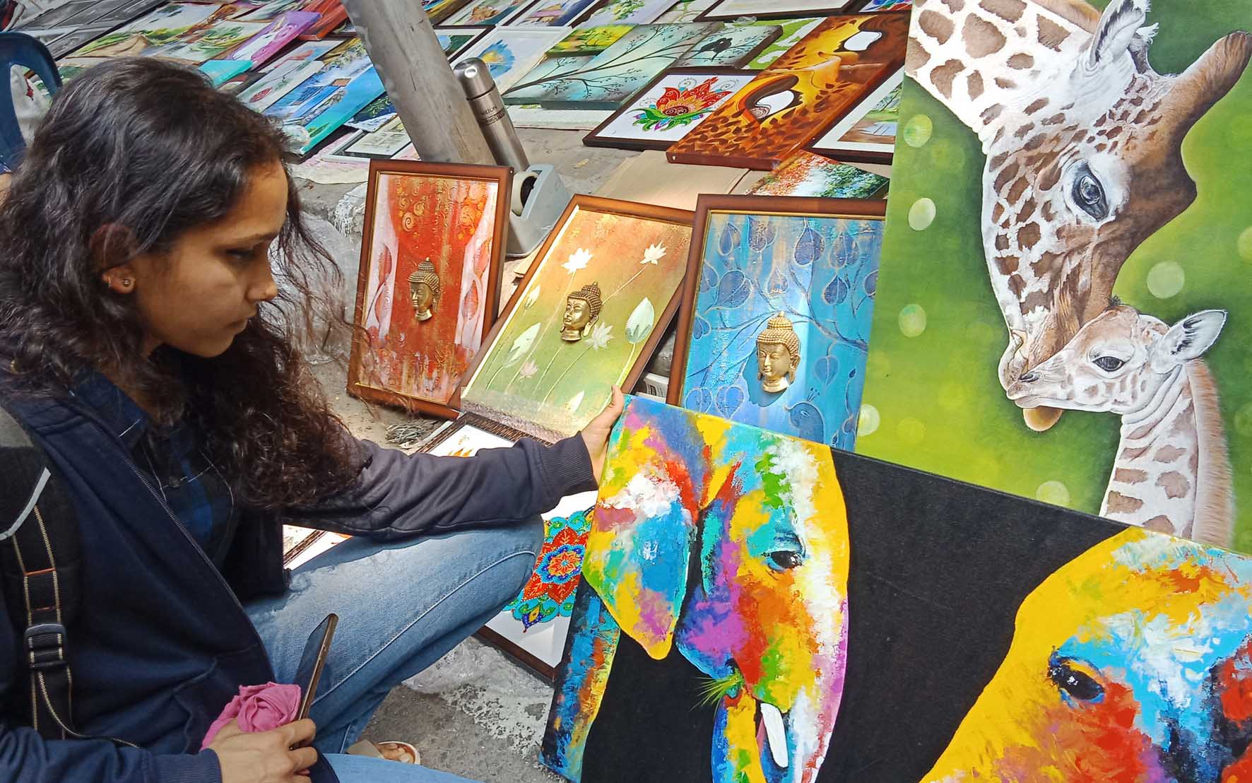 ‘ಜನರನ್ನು ಕೈಬೀಸಿ ಕರೆದ ವರ್ಣರಂಜಿತ ಕಲಾಕೃತಿಗಳು’