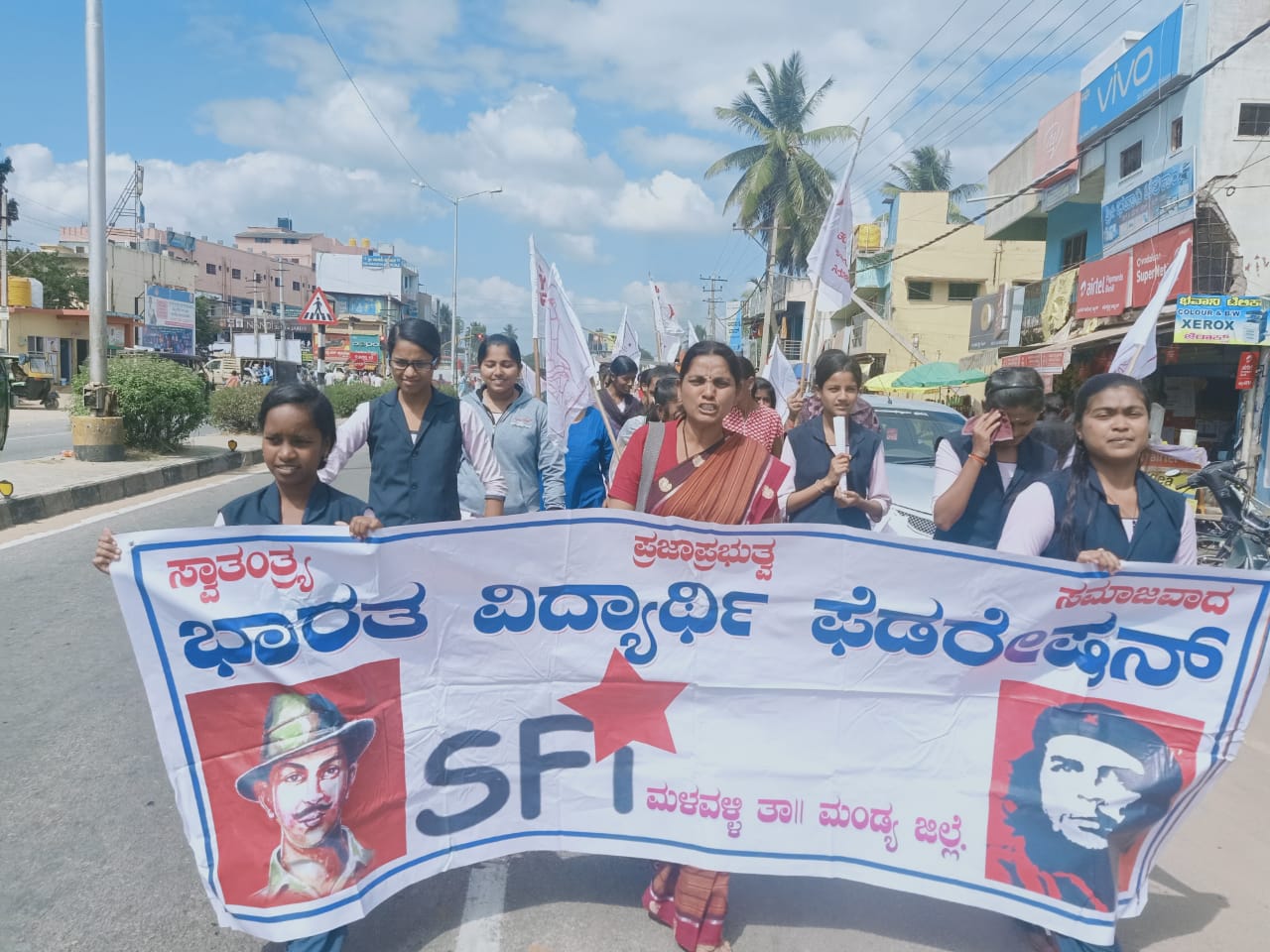 ಜೆಎನ್‍ಯು ಗೂಂಡಾ ದಾಳಿ ಖಂಡಿಸಿ ಮಳವಳ್ಳಿಯಲ್ಲಿ ಪ್ರತಿಭಟನೆ