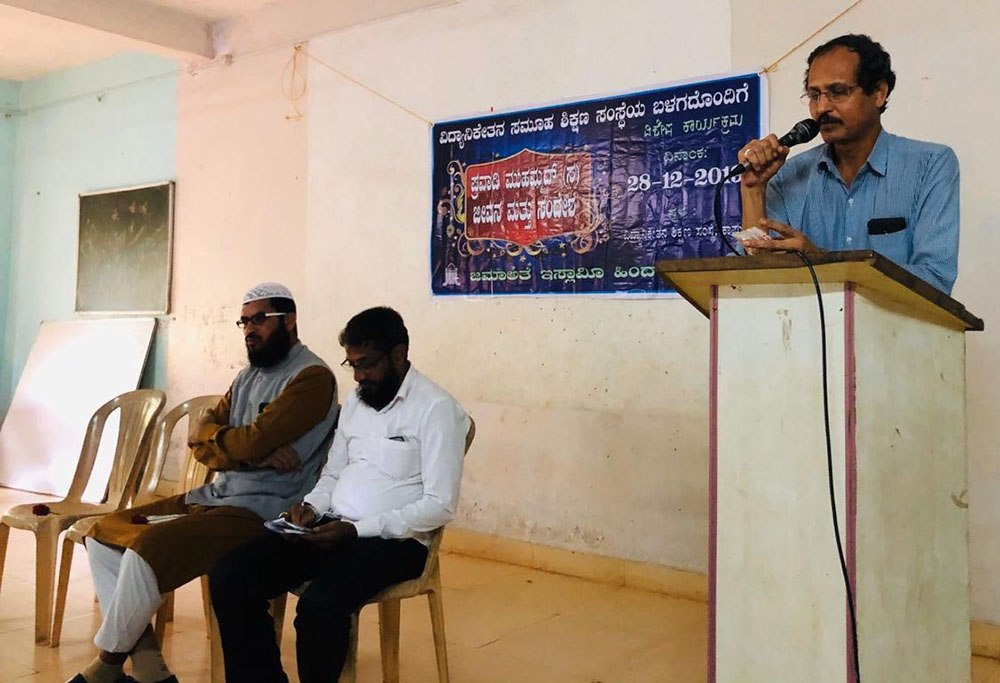 ಧರ್ಮ ಬೋಧಿಸಿದಂತೆ ನಡೆದು ತೋರಿಸಬೇಕು: ವಿದ್ಯಾದರ್ ಪುರಾಣಿಕ್