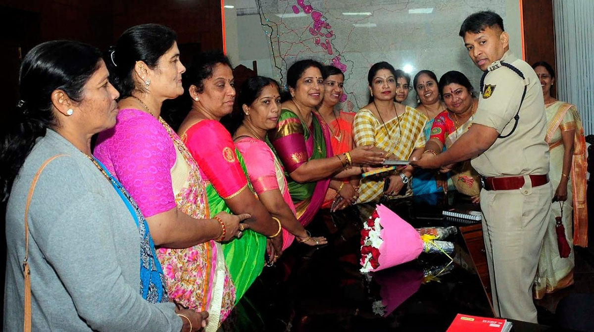 ಯುವತಿಯ ಅತ್ಯಾಚಾರ ಆರೋಪಿಗಳ ಬಂಧನಕ್ಕೆ ಆಗ್ರಹಿಸಿ ಮನವಿ