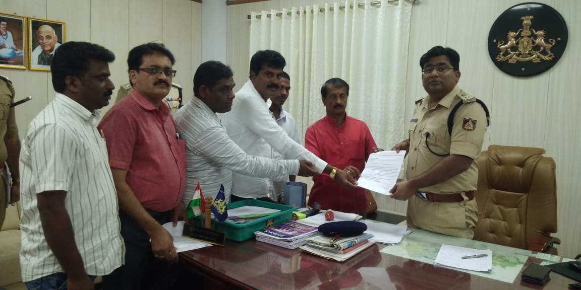 ಕಾಂಗ್ರೆಸ್ ಮುಖಂಡರಿಂದ ಸಂಸದೆ ಶೋಭಾ ಕರಂದ್ಲಾಜೆಗೆ ಹಲ್ಲೆ: ಆರೋಪ