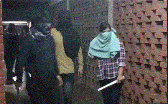 ‘ರಾಡ್ ಹಿಡಿದವರು ನಮ್ಮ ಸದಸ್ಯರು’: ಟಿವಿ ಚರ್ಚೆಯಲ್ಲಿ ಒಪ್ಪಿಕೊಂಡ ಎಬಿವಿಪಿ ನಾಯಕ