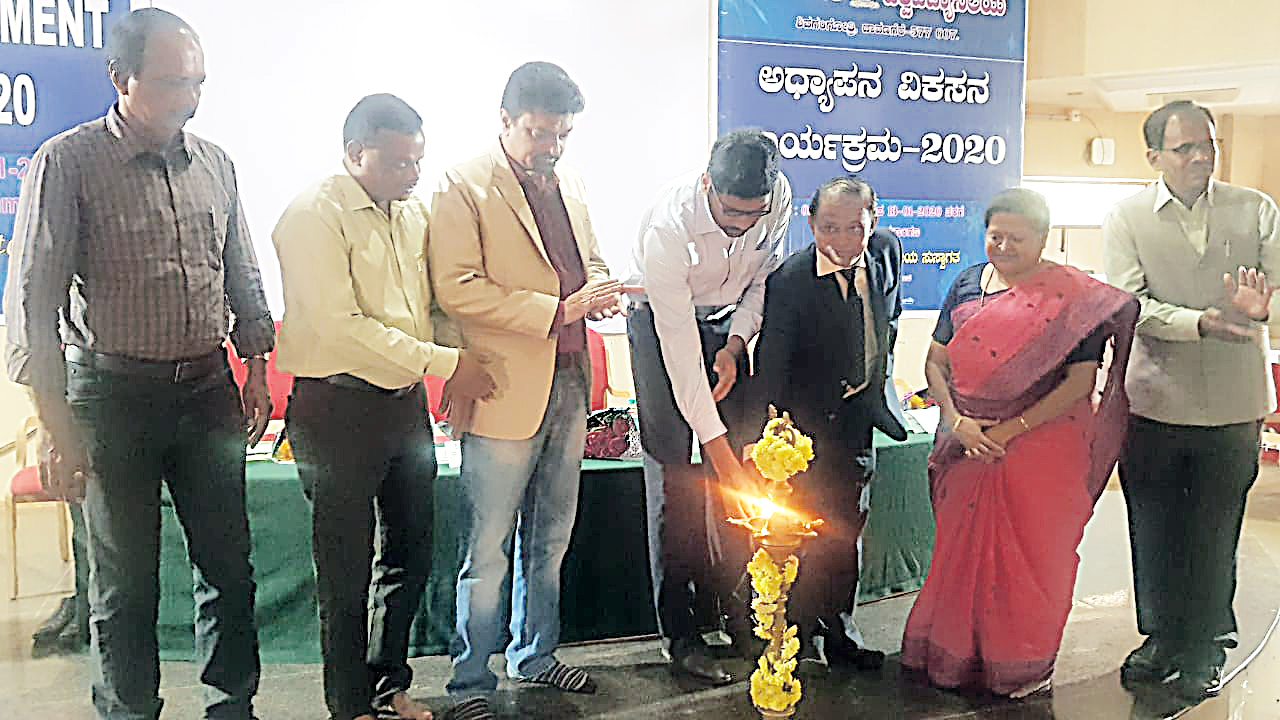 ವಿಜ್ಞಾನದ ಆವಿಷ್ಕಾರಗಳು ಮಕ್ಕಳ ಕಲಿಕೆಗೆ ಪೂರಕ: ಅಧ್ಯಾಪನ ವಿಕಸನ ಕಾರ್ಯಕ್ರಮದಲ್ಲಿ ಪ್ರಮೋದ ನಾಯಕ