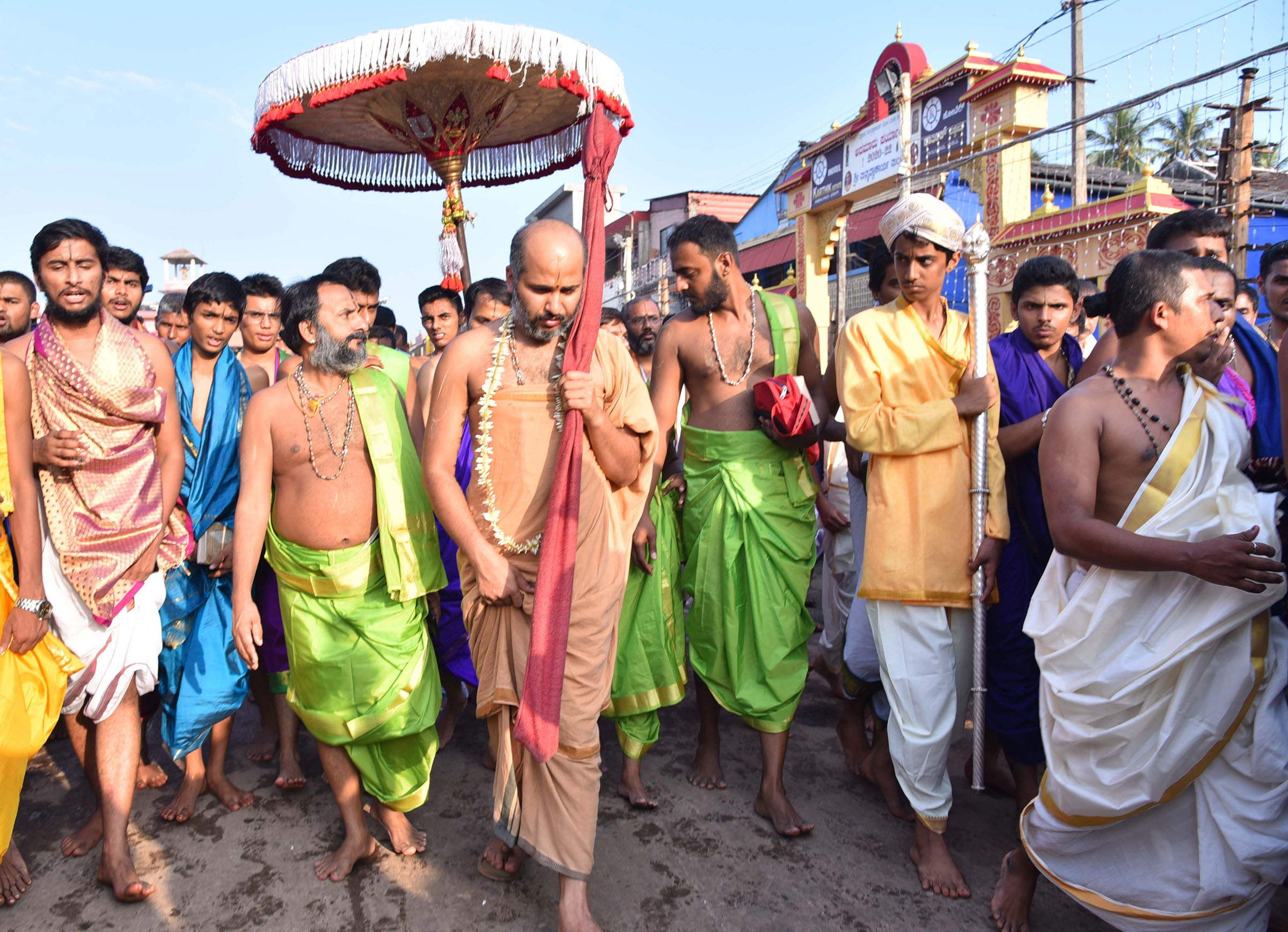 ಅದಮಾರು ಸ್ವಾಮೀಜಿಯಿಂದ ಕಾಲ್ನಡಿಗೆಯಲ್ಲಿಯೇ ಪುರಪ್ರವೇಶ