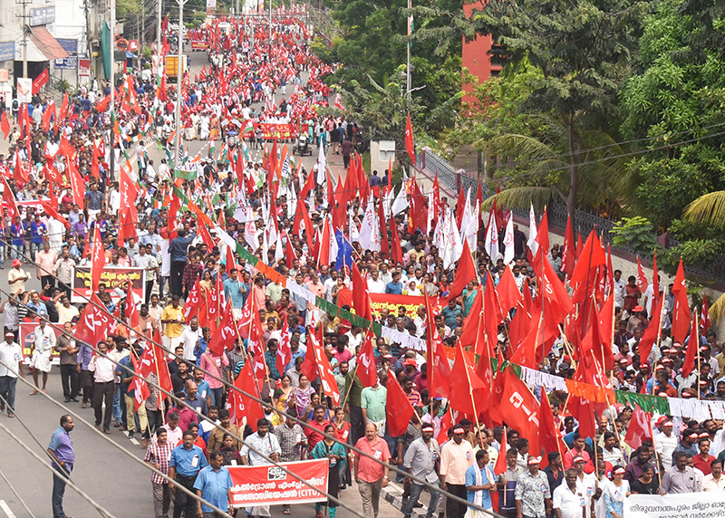 ದೇಶವ್ಯಾಪಿ ಕಾರ್ಮಿಕರ ಮುಷ್ಕರಕ್ಕೆ ಮಿಶ್ರ ಪ್ರತಿಕ್ರಿಯೆ