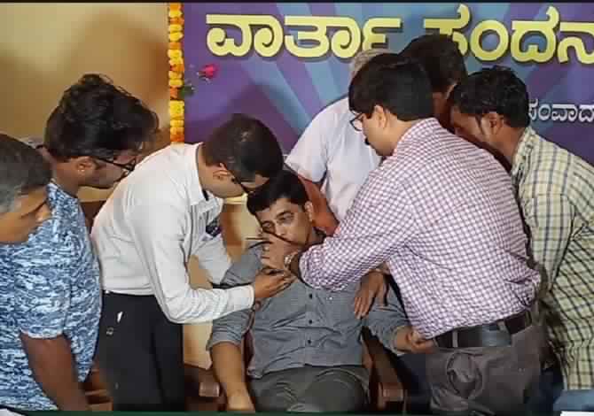 ಕಾರ್ಯಕ್ರಮದಲ್ಲಿ ಪ್ರಜ್ಞೆ ತಪ್ಪಿದ ಉತ್ತರ ಕನ್ನಡ ಜಿಲ್ಲಾಧಿಕಾರಿ