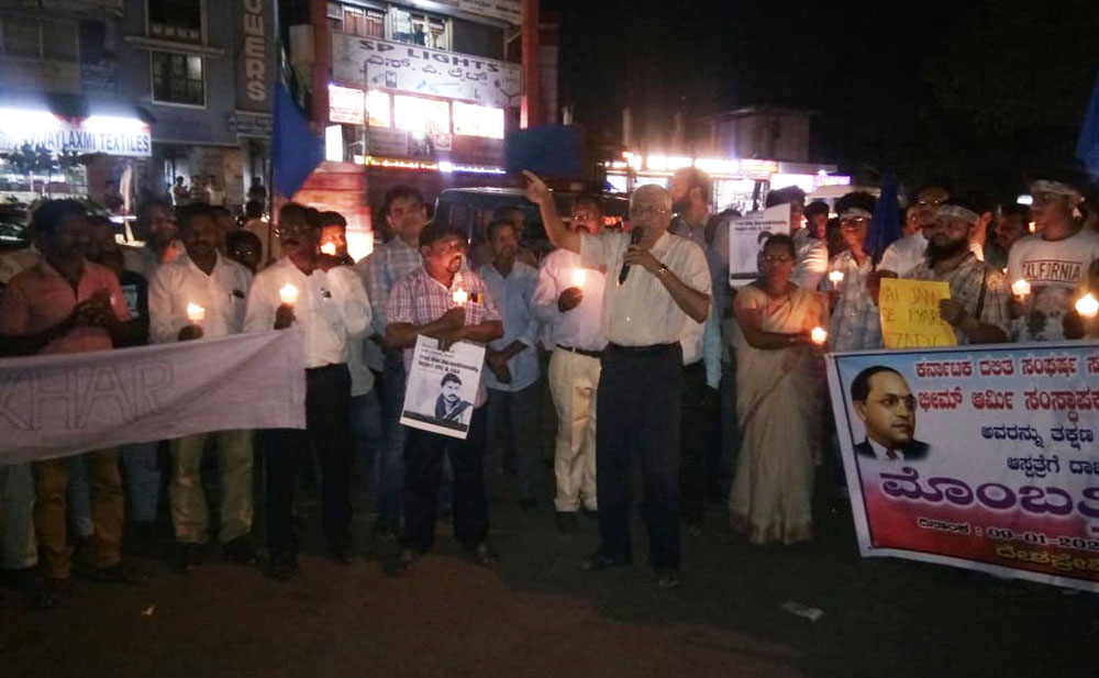 ಆಝಾದ್‌ಗೆ ಚಿಕಿತ್ಸೆ ನೀಡುವಂತೆ ಆಗ್ರಹಿಸಿ ಮೊಂಬತ್ತಿ ಪ್ರತಿಭಟನೆ