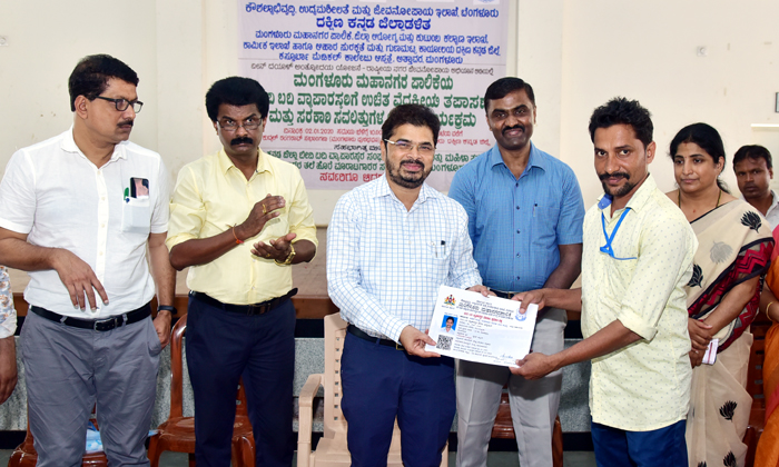 ಎಲ್ಲಾ ಬೀದಿಬದಿ ವ್ಯಾಪಾರಸ್ಥರಿಗೆ ಗುರುತಿನ ಚೀಟಿ ವಿತರಣೆ: ಶಾನಾಡಿ