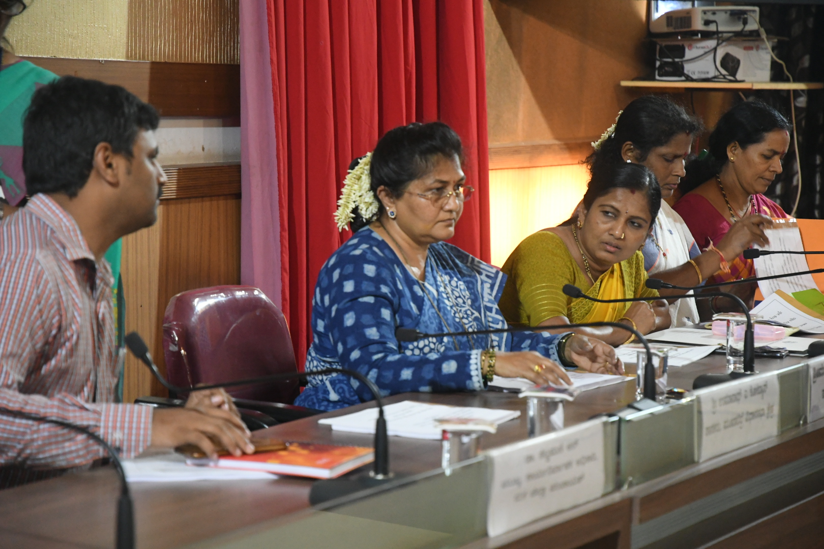 ಅಂಗನವಾಡಿಗಳಿಗೆ ಆಧುನಿಕ ಸ್ಪರ್ಶ : ವಿವಿಧ ಇಲಾಖೆ ಪ್ರಗತಿ ಪರಿಶೀಲನಾ ಸಭೆಯಲ್ಲಿ ಸಚಿವೆ ಶಶಿಕಲಾ ಜೊಲ್ಲೆ