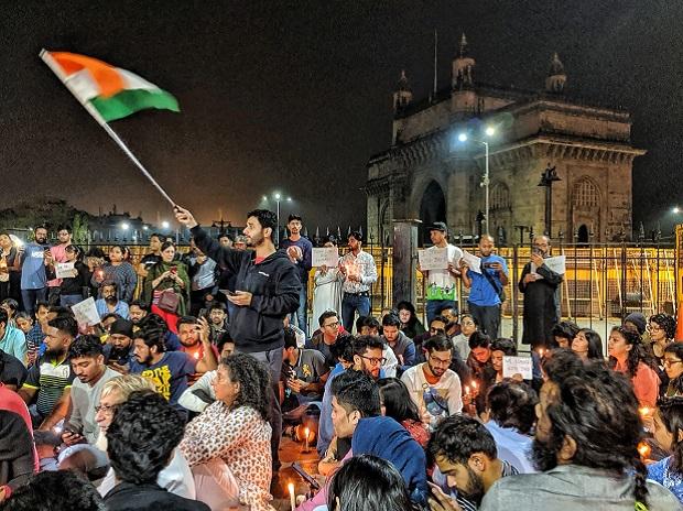 ಗೇಟ್‌ವೇಯಲ್ಲಿ ಪ್ರತಿಭಟನೆ: ನಟ ಸುಶಾಂತ್ ಸಿಂಗ್, ವಿದ್ಯಾರ್ಥಿ ನಾಯಕ, ವಕೀಲರ ವಿರುದ್ಧ ಎಫ್‌ಐಆರ್