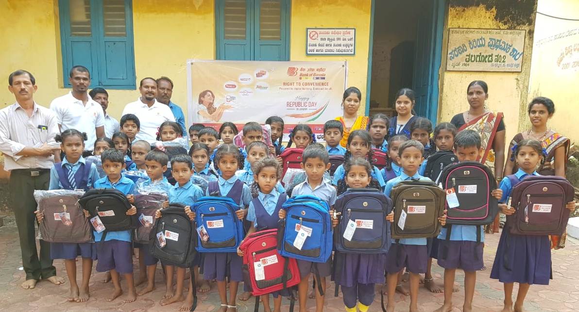 ಬ್ಯಾಂಕ್ ಆಫ್ ಬರೋಡಾದ ವತಿಯಿಂದ ವಿದ್ಯಾರ್ಥಿಗಳಿಗೆ ಶಾಲಾ ಬ್ಯಾಗ್, ಪುಸ್ತಕ ವಿತರಣೆ