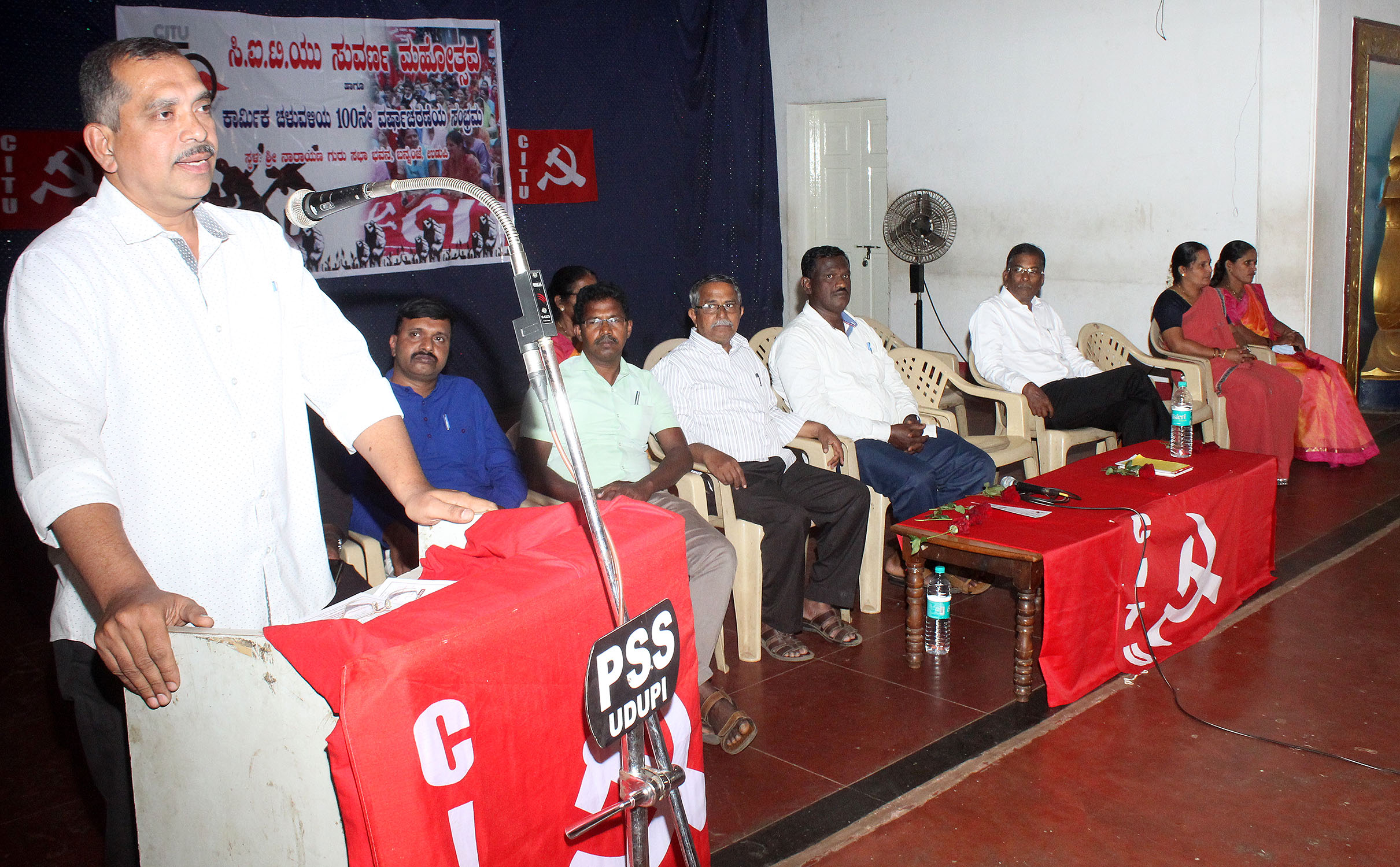 ಬ್ರಿಟೀಷರ ವಿರುದ್ಧ ಹೋರಾಡಿ ಪಡೆದ ಕಾರ್ಮಿಕ ಹಕ್ಕುಗಳು ನಾಶವಾಗುತ್ತಿವೆ: ಡಾ.ಪ್ರಕಾಶ್