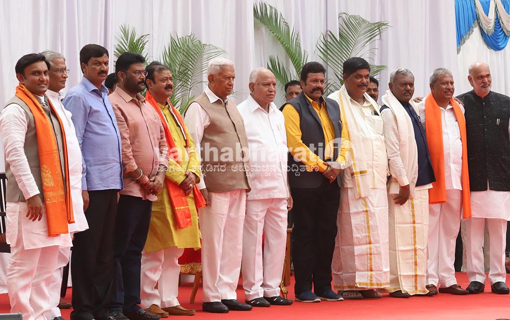 ಶಮನವಾಗದ ಸಚಿವರ ಅಸಮಾಧಾನ: ಹಲವು ಮಂತ್ರಿಗಳ ಖಾತೆ ಬದಲಿಸಿದ ಬಿಎಸ್‌ವೈ