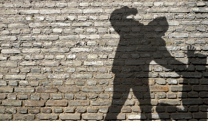 ಇಬ್ಬರು ಪೊಲೀಸರಿಂದ ಹೊಟೇಲ್ ಸಿಬ್ಬಂದಿ ಮೇಲೆ ಹಲ್ಲೆ: ಆರೋಪ