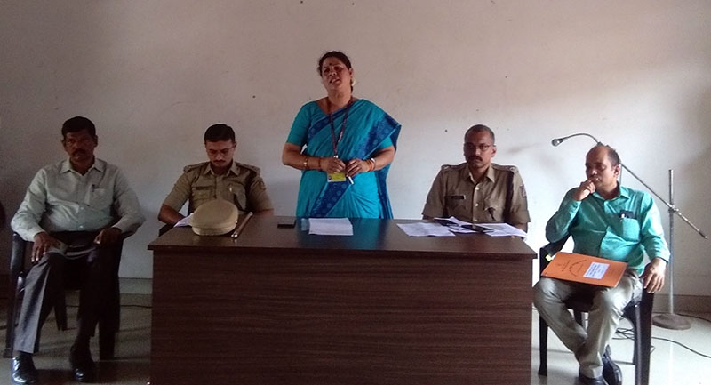 ಅಧಿಕಾರಿಗಳು ಮಾನವೀಯ ನೆಲೆಯಲ್ಲಿ ಕೆಲಸ ನಿರ್ವಹಿಸಿ: ಶ್ಯಾಮಲಾ ಕುಂದರ್